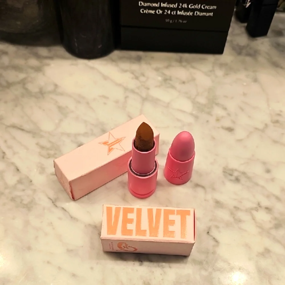 NiB Jeffrey Star set of 3. Lip Gloss, Lipstick, and Luminous Setting Powder - Picture 3 of 12
